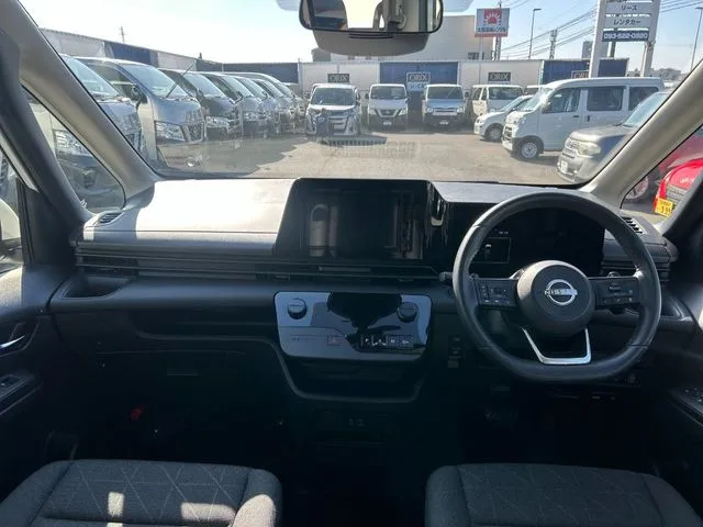 セレナ（ニッサン）の車両写真