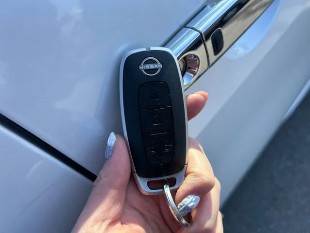 セレナ（ニッサン）の車両写真