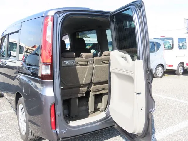 ステップワゴン（ホンダ）の車両写真