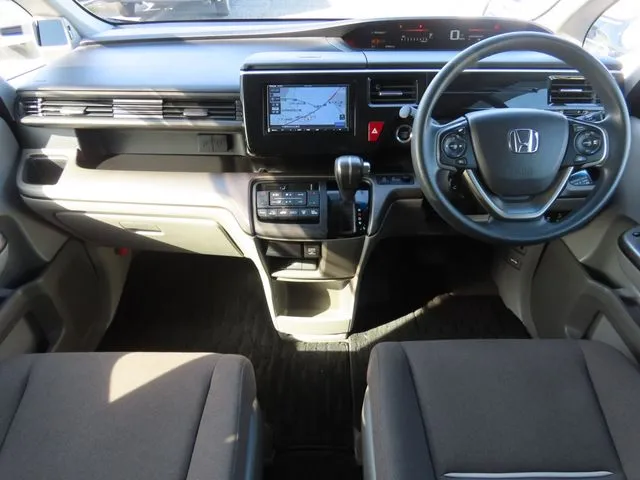 ステップワゴン（ホンダ）の車両写真