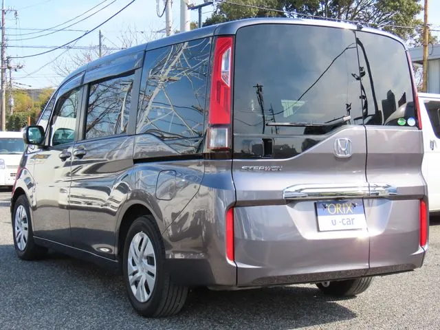 ステップワゴン（ホンダ）の車両写真
