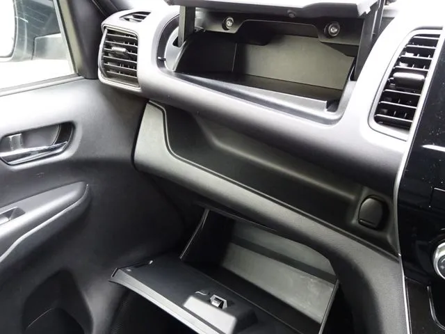 セレナ　Ｓハイブリッド　４ＷＤ（ニッサン）の車両写真