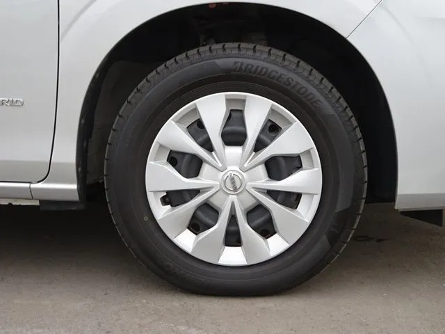 セレナ　Ｓハイブリッド　４ＷＤ（ニッサン）の車両写真