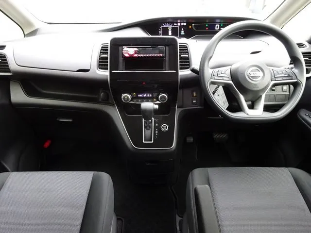 セレナ　Ｓハイブリッド　４ＷＤ（ニッサン）の車両写真