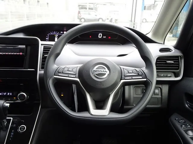 セレナ　Ｓハイブリッド　４ＷＤ（ニッサン）の車両写真