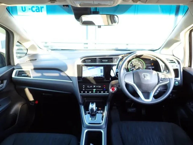 シャトル ハイブリッド(ホンダ)の車両写真