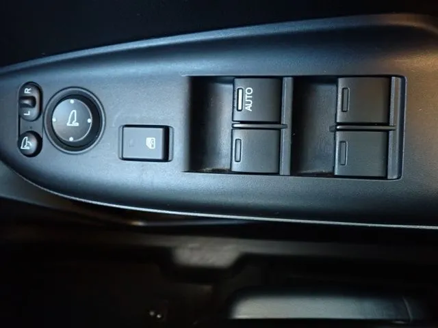 シャトル ハイブリッド(ホンダ)の車両写真