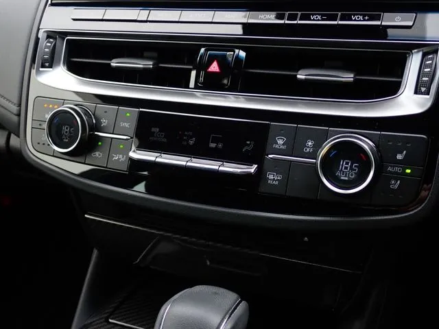 クラウン セダン ハイブリッド 4WD(トヨタ)の車両写真