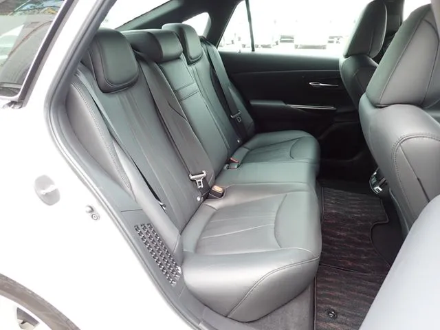 クラウン セダン ハイブリッド 4WD(トヨタ)の車両写真