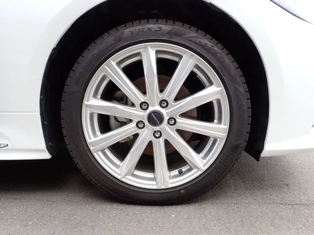 クラウン セダン ハイブリッド 4WD(トヨタ)の車両写真