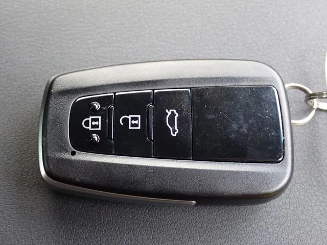 クラウン セダン ハイブリッド 4WD(トヨタ)の車両写真