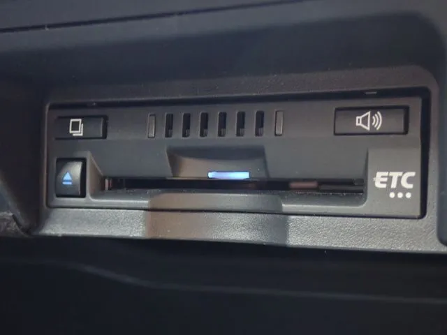 クラウン セダン ハイブリッド 4WD(トヨタ)の車両写真