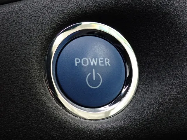 クラウン セダン ハイブリッド 4WD(トヨタ)の車両写真