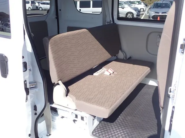 エブリイバン（スズキ）の車両写真