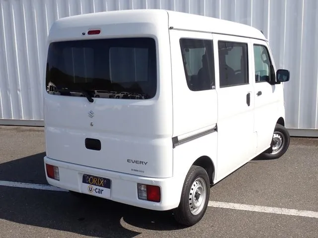 エブリイバン（スズキ）の車両写真