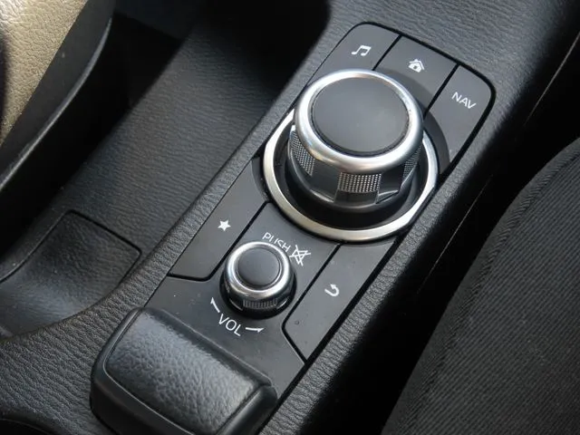 ＭＡＺＤＡ２（マツダ）の車両写真