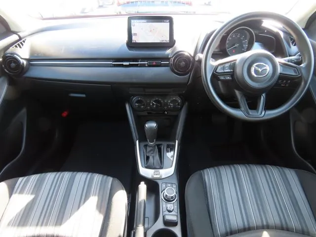 ＭＡＺＤＡ２（マツダ）の車両写真