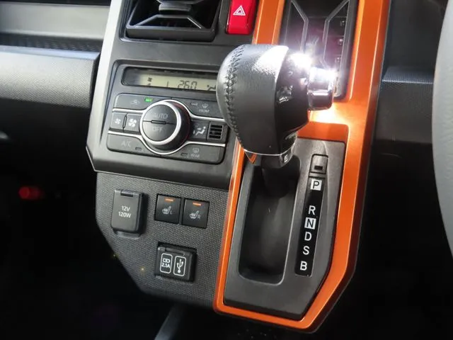 タフト（ダイハツ）の車両写真