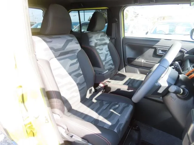 タフト（ダイハツ）の車両写真