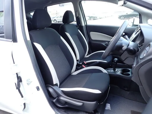 ニッサン　ノート