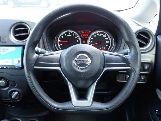 ニッサン　ノート