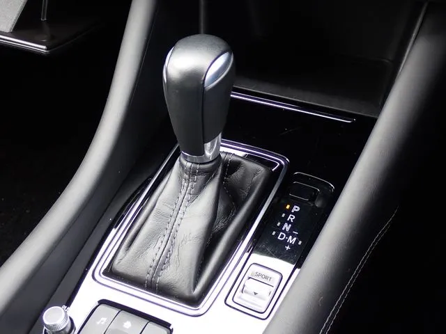 ＭＡＺＤＡ６　セダン（マツダ）の車両写真