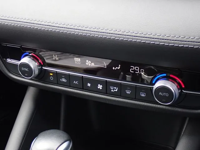 ＭＡＺＤＡ６　セダン（マツダ）の車両写真