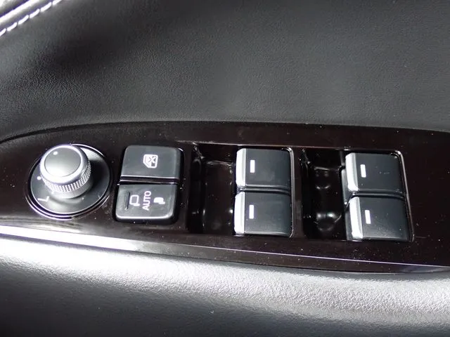 ＭＡＺＤＡ６　セダン（マツダ）の車両写真