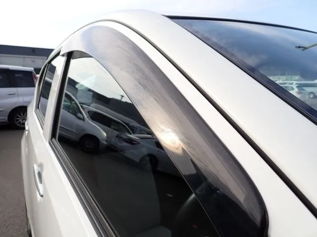 ミラ イース(ダイハツ)の車両写真