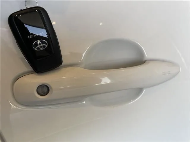 プリウス(トヨタ)の車両写真