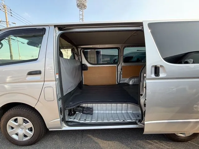ハイエースバン　１．２５ｔ　２ＷＤ（トヨタ）の車両写真
