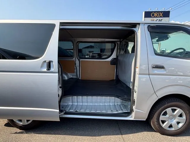 ハイエースバン　１．２５ｔ　２ＷＤ（トヨタ）の車両写真