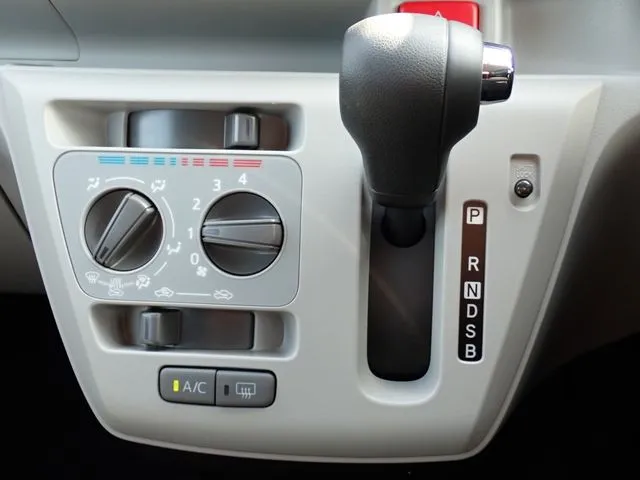 ミラ イース(ダイハツ)の車両写真