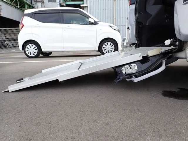 タント（ダイハツ）の車両写真