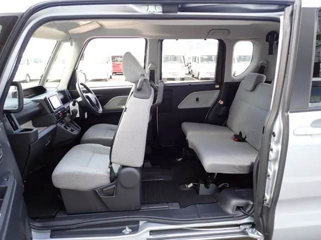 タント（ダイハツ）の車両写真