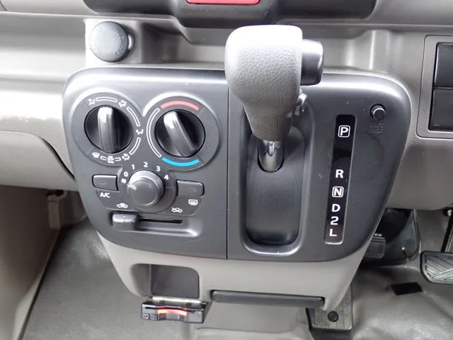 エブリイバン（スズキ）の車両写真