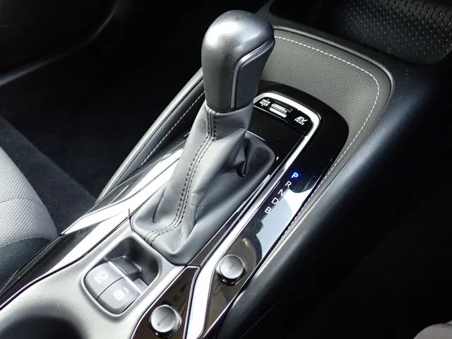 カローラ ツーリング ハイブリッド(トヨタ)の車両写真