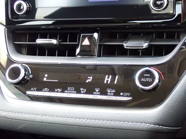 カローラ ツーリング ハイブリッド(トヨタ)の車両写真