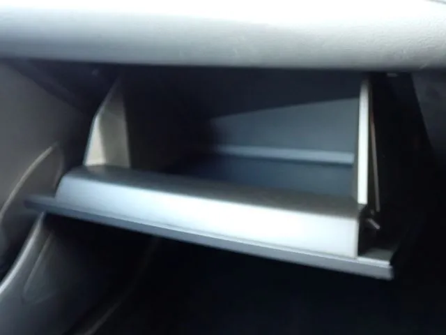 カローラ ツーリング ハイブリッド(トヨタ)の車両写真