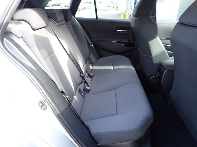 カローラ ツーリング ハイブリッド(トヨタ)の車両写真