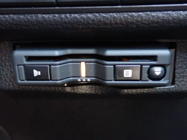 カローラ ツーリング ハイブリッド(トヨタ)の車両写真