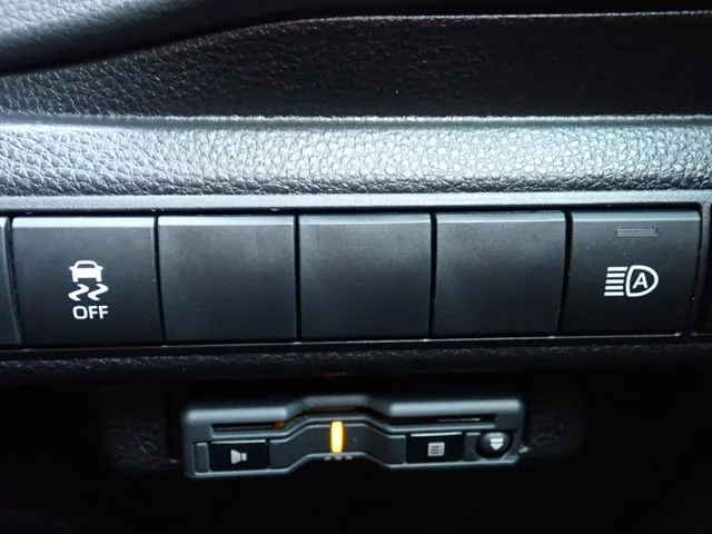 カローラ ツーリング ハイブリッド(トヨタ)の車両写真