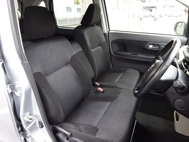 ムーヴ(ダイハツ)の車両写真