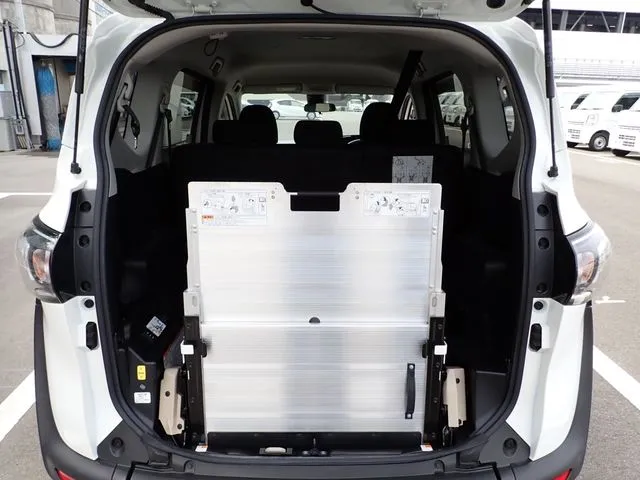 シエンタ（トヨタ）の車両写真