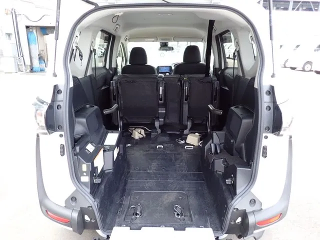 シエンタ（トヨタ）の車両写真