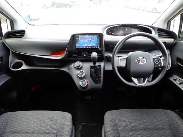 シエンタ（トヨタ）の車両写真