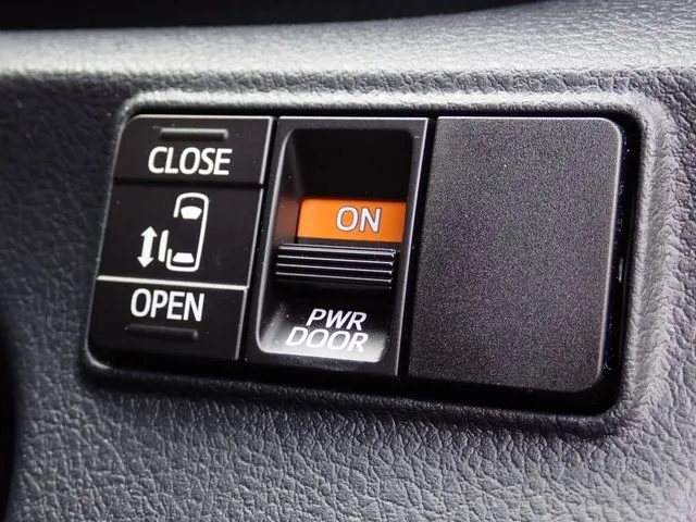 シエンタ（トヨタ）の車両写真