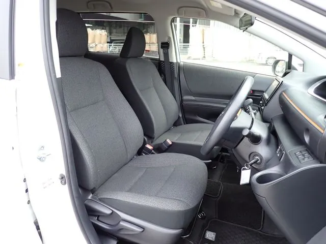 シエンタ（トヨタ）の車両写真