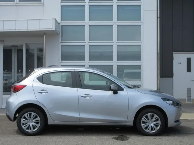 ＭＡＺＤＡ２（マツダ）の車両写真