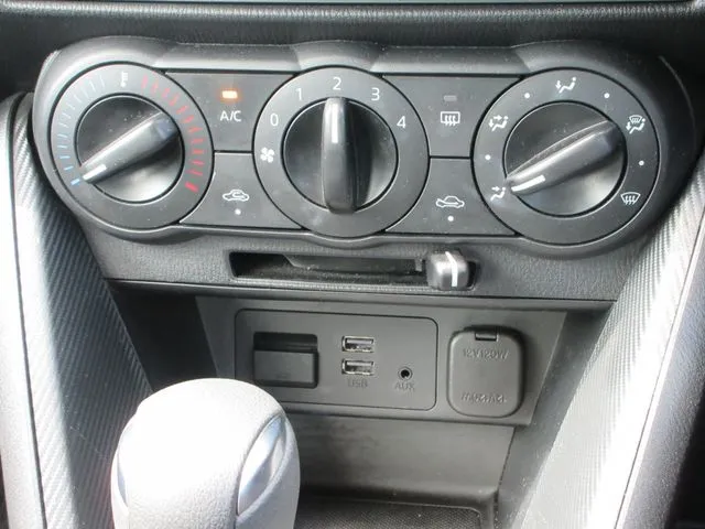 ＭＡＺＤＡ２（マツダ）の車両写真